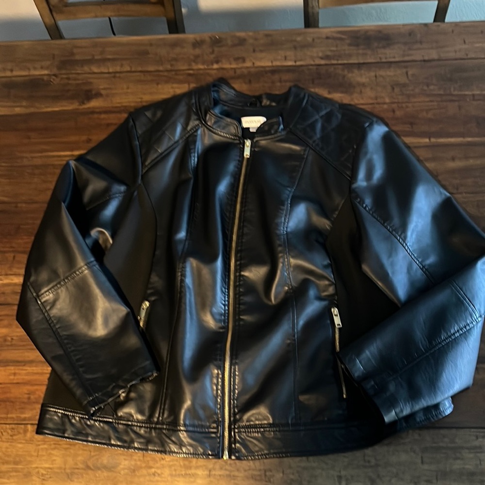 AVENUE FAUX LEATHER BLACK JACKET SIZE 22/24